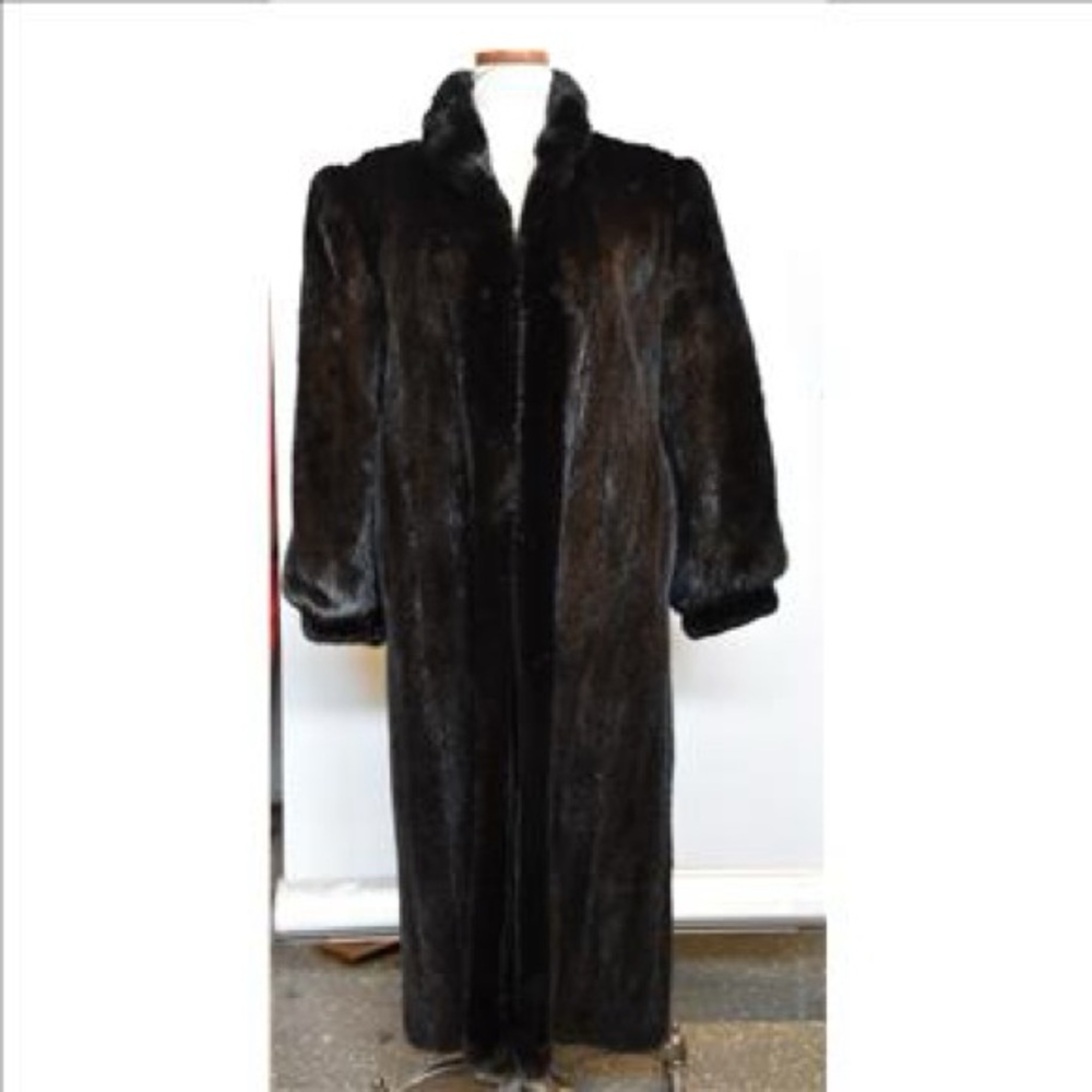 Elegant Black Mink Fur Coat
